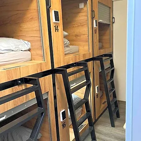 Hostel Capsule Erbenova Praha